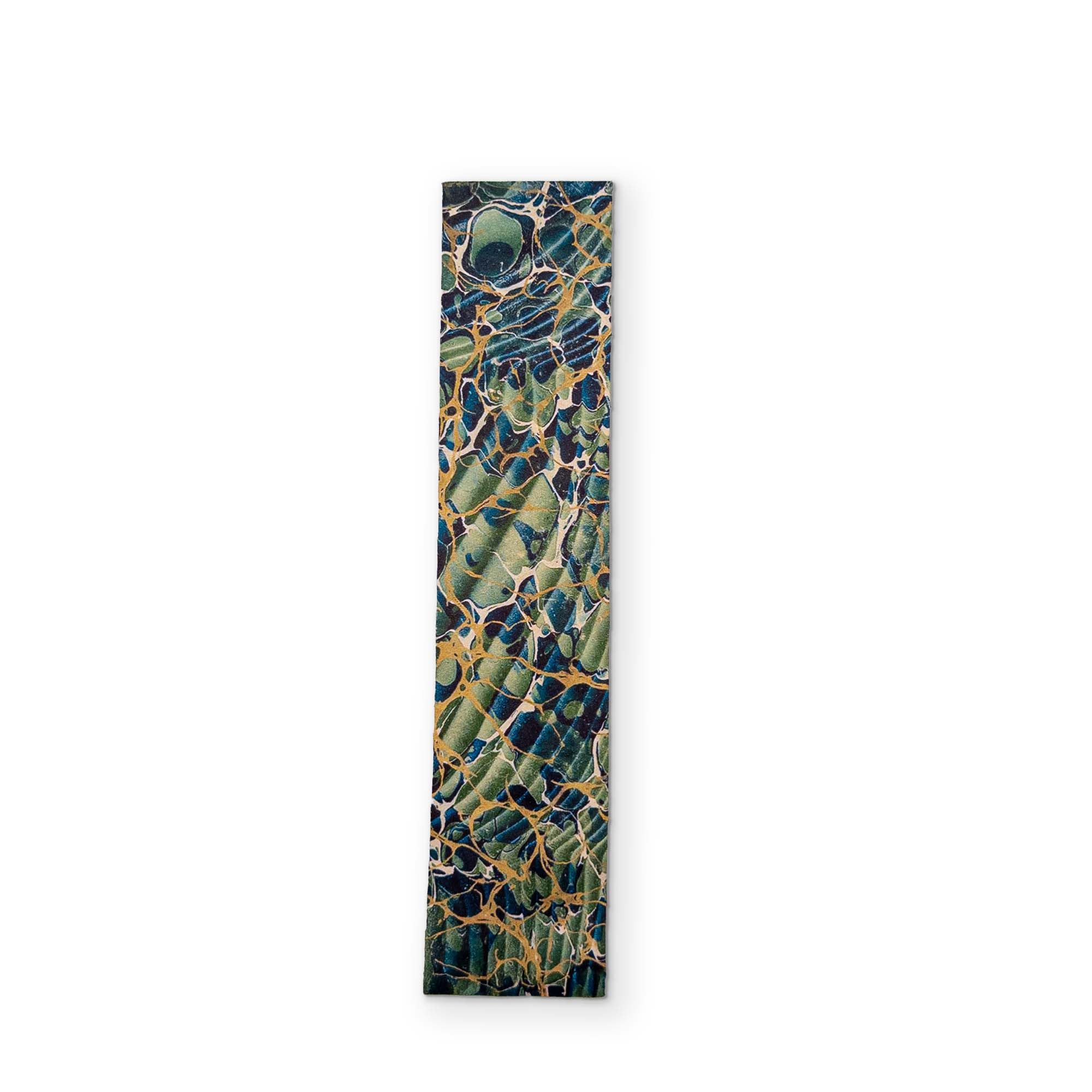 A BOOKMARK YOU CAN CLEAN YOUR GLASSES WITH - LES MISÉRABLES - Image 2